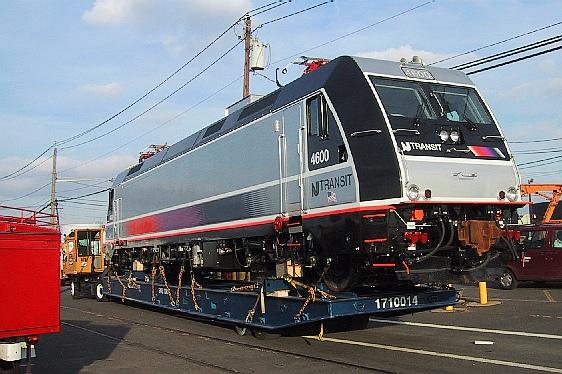 NJT ALP-46 auf Trailer